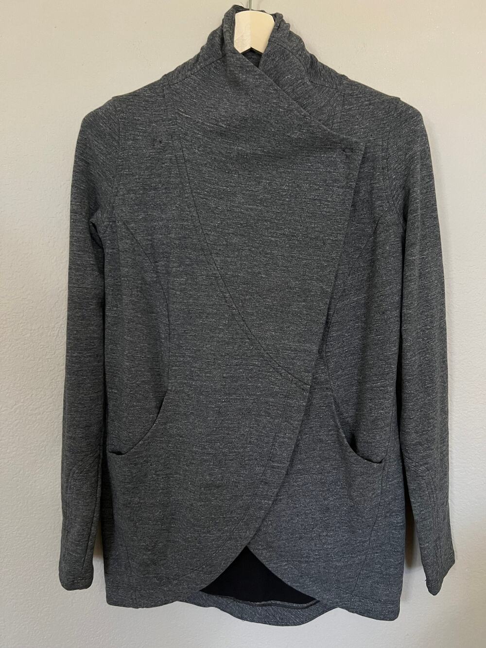Lululemon Gray Rulu Rally Wrap‎ Jacket Sz 6 Thumbhole Snap Button Front Pockets